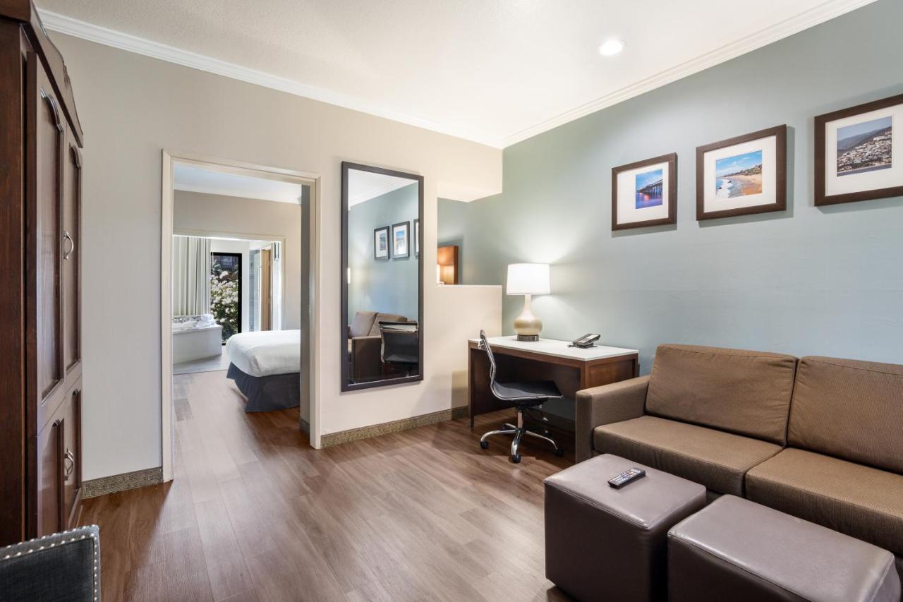 Mainstay Suites Orange County John Wayne Airport Санта Ана Екстериор снимка
