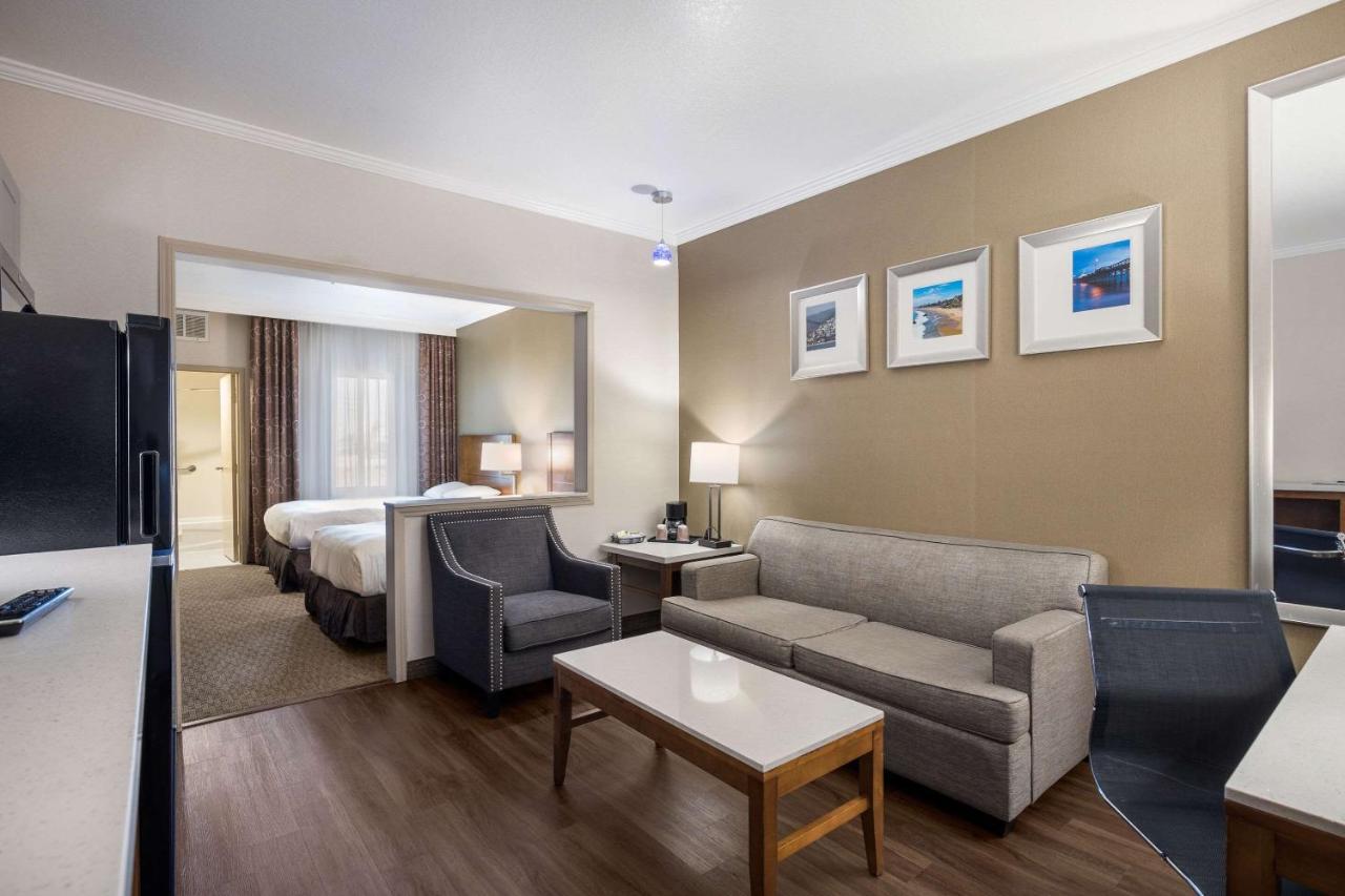 Mainstay Suites Orange County John Wayne Airport Санта Ана Екстериор снимка